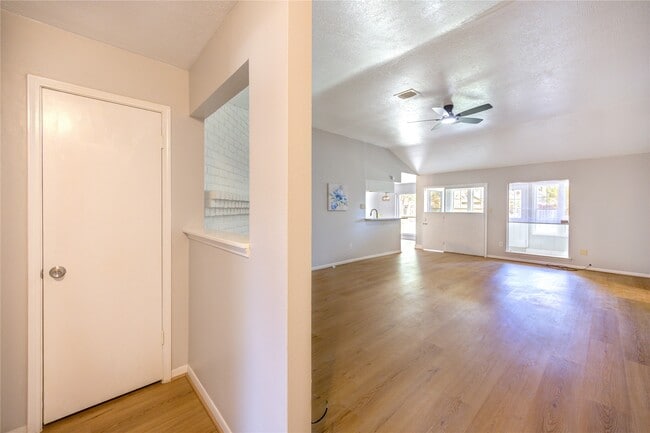 Building Photo - 6711 Marisol Dr