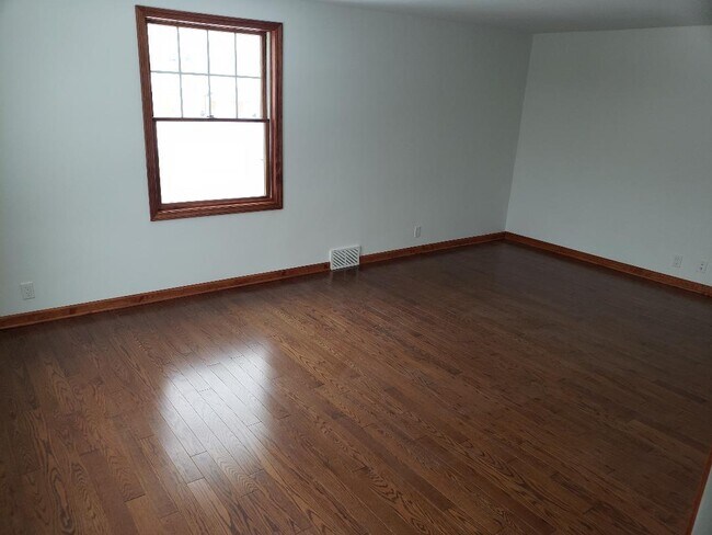 living room - 3860 Seneca St