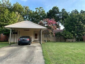 Building Photo - 5162 Meadowcrest Cir