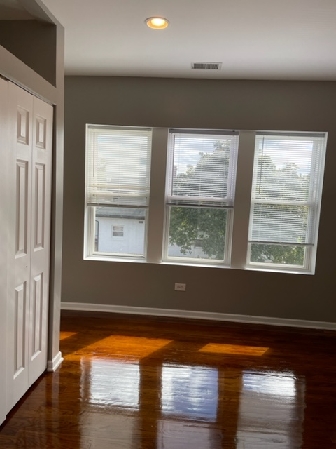 Foto del edificio - 6016 W Wabansia Ave