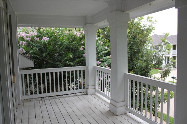 Foto del edificio - 10400 Cedar Lake Dr