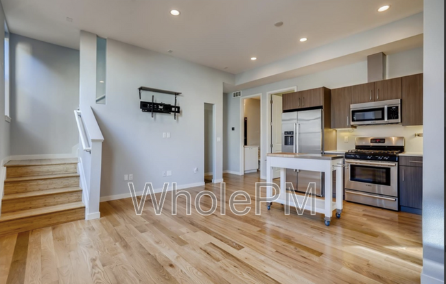 Building Photo - 2331 Glenarm Pl