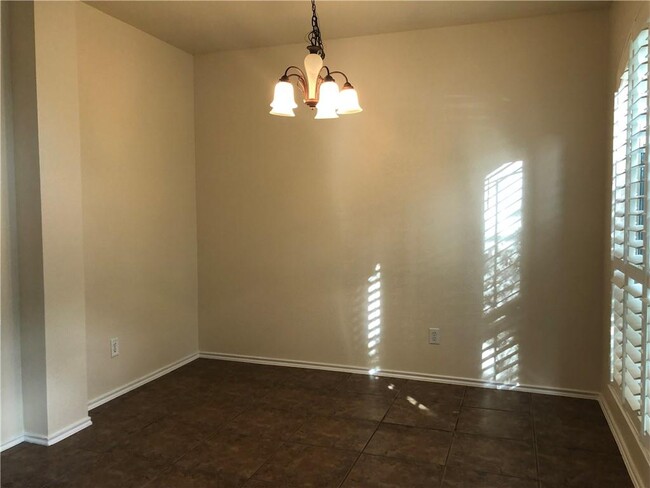 Building Photo - 100 Bowstring Bend