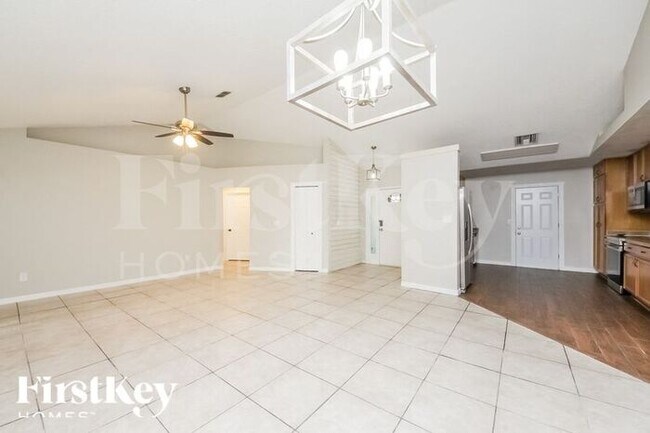 Foto del edificio - 1136 Creek Woods Cir
