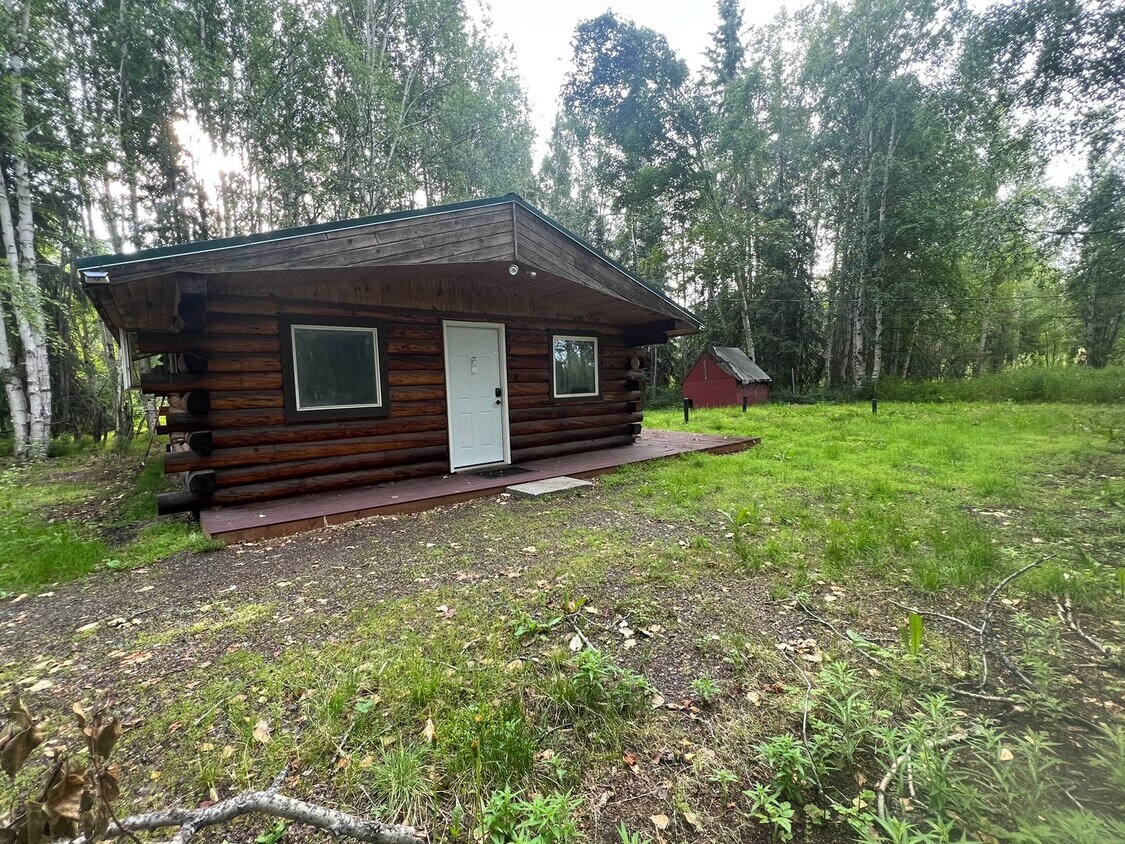 Foto principal - Cozy 1 Bedroom Log Home in North Pole! Ava...