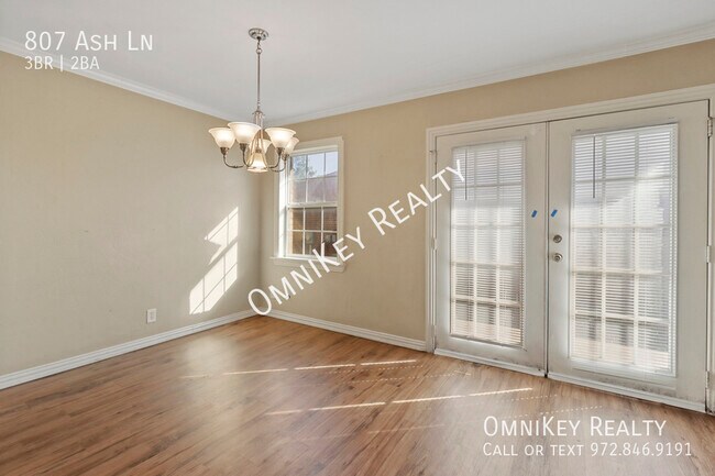 Foto del edificio - 807 Ash Ln