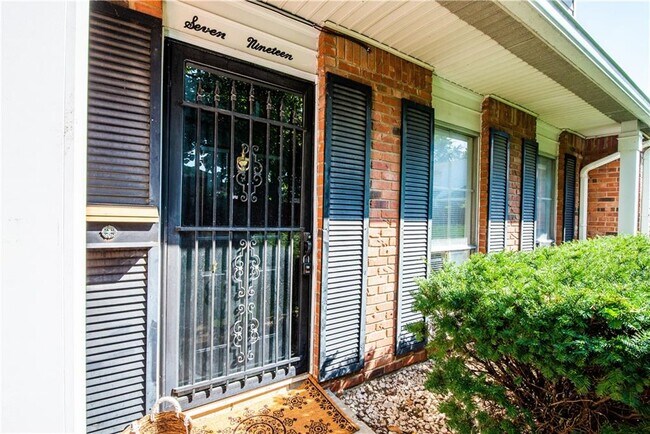 Building Photo - 719 Ferndale Ct