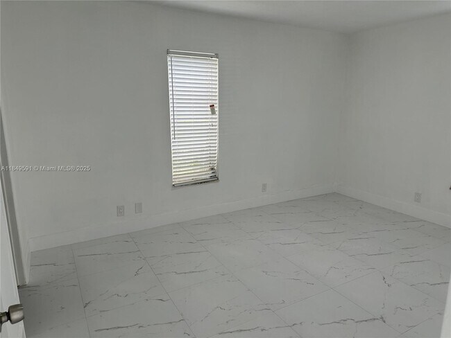 Foto del edificio - 450 NW 20th St