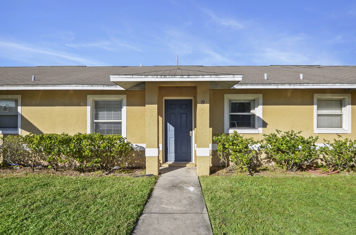 2995 W Main St Unit 19, Leesburg, FL 34748 Room for Rent in Leesburg