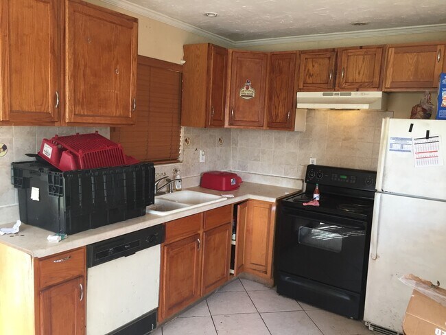 Foto del edificio - Amazing 3-1 house with fenced front and backyard !