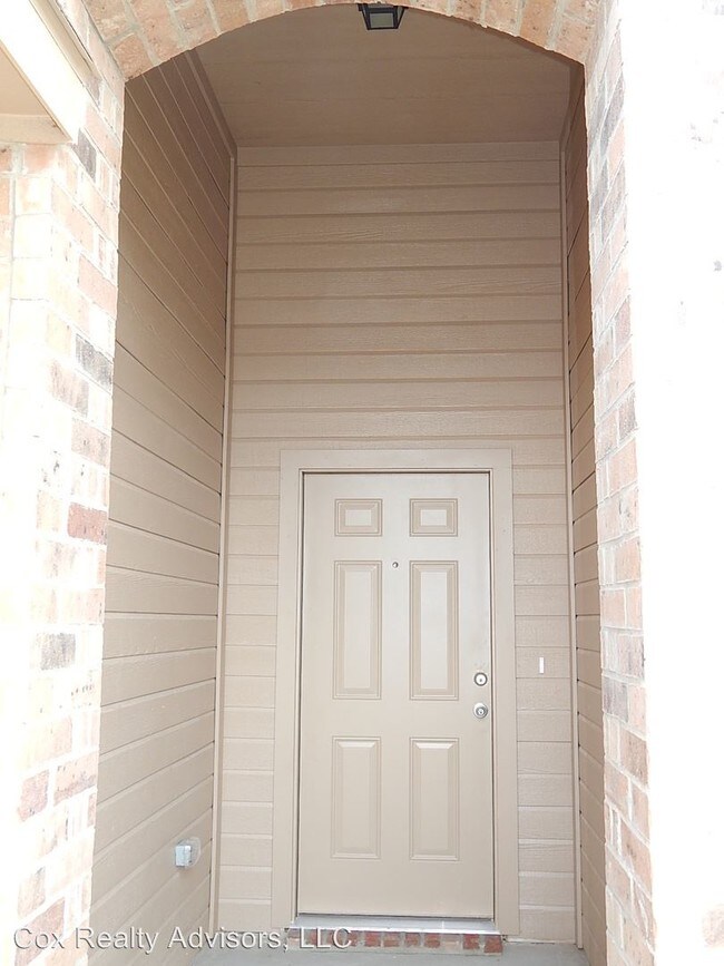 Building Photo - 1307 Falcon Dr