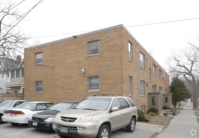 Building Photo - 900 W 25th St