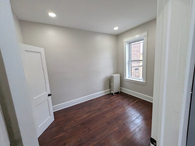 Building Photo - 295 Avenue B