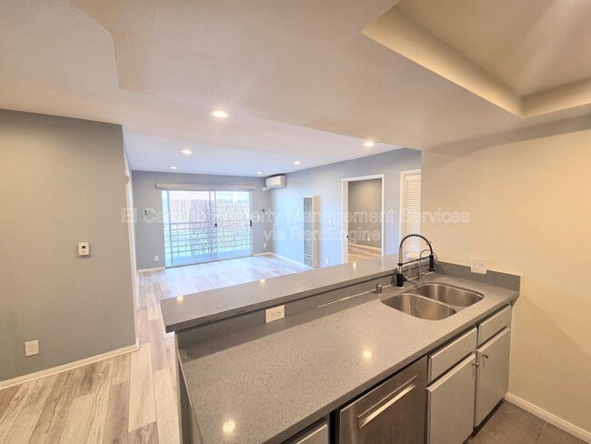 Building Photo - 327 Chestnut Ave