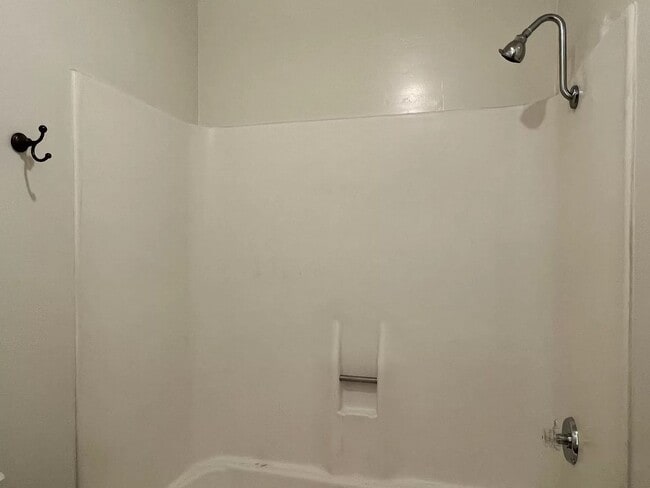 Building Photo - 1 Bedroom Townhome in Goleta