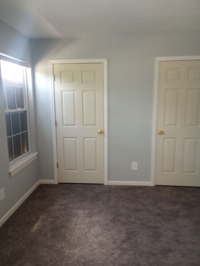 Building Photo - Beautiful  Remodeled Spacious 3-Bedroom Ho...