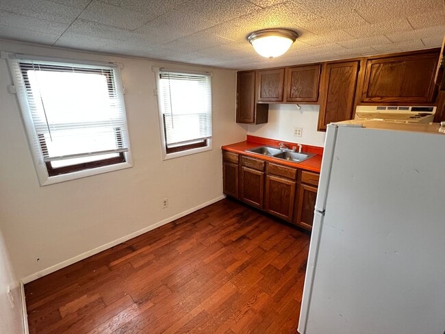 Building Photo - Oak - Trautman