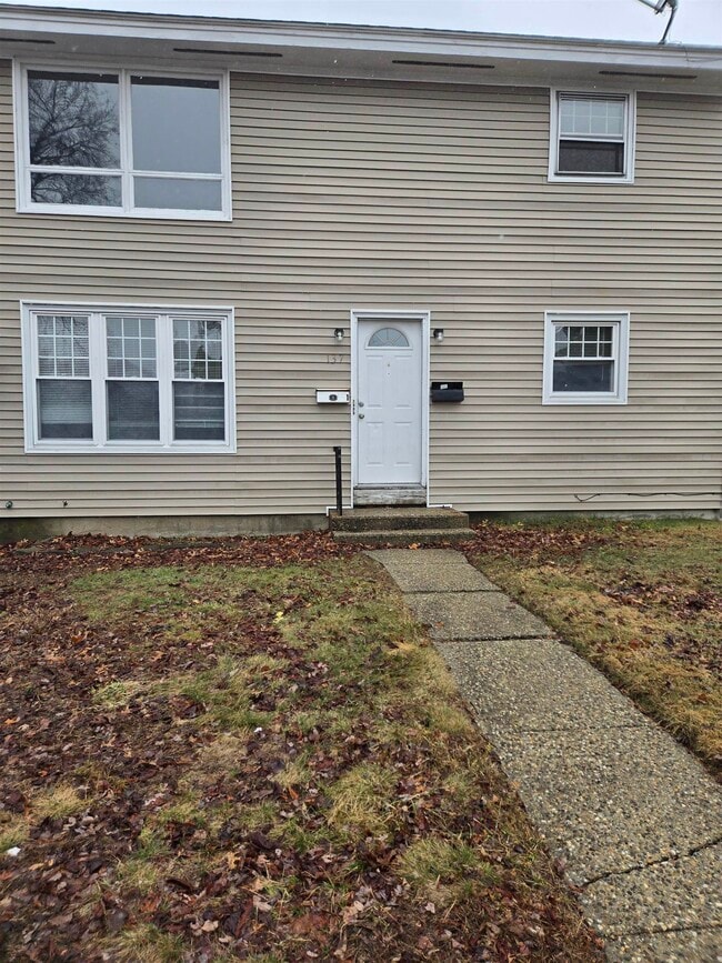 Building Photo - 137 Waterman St