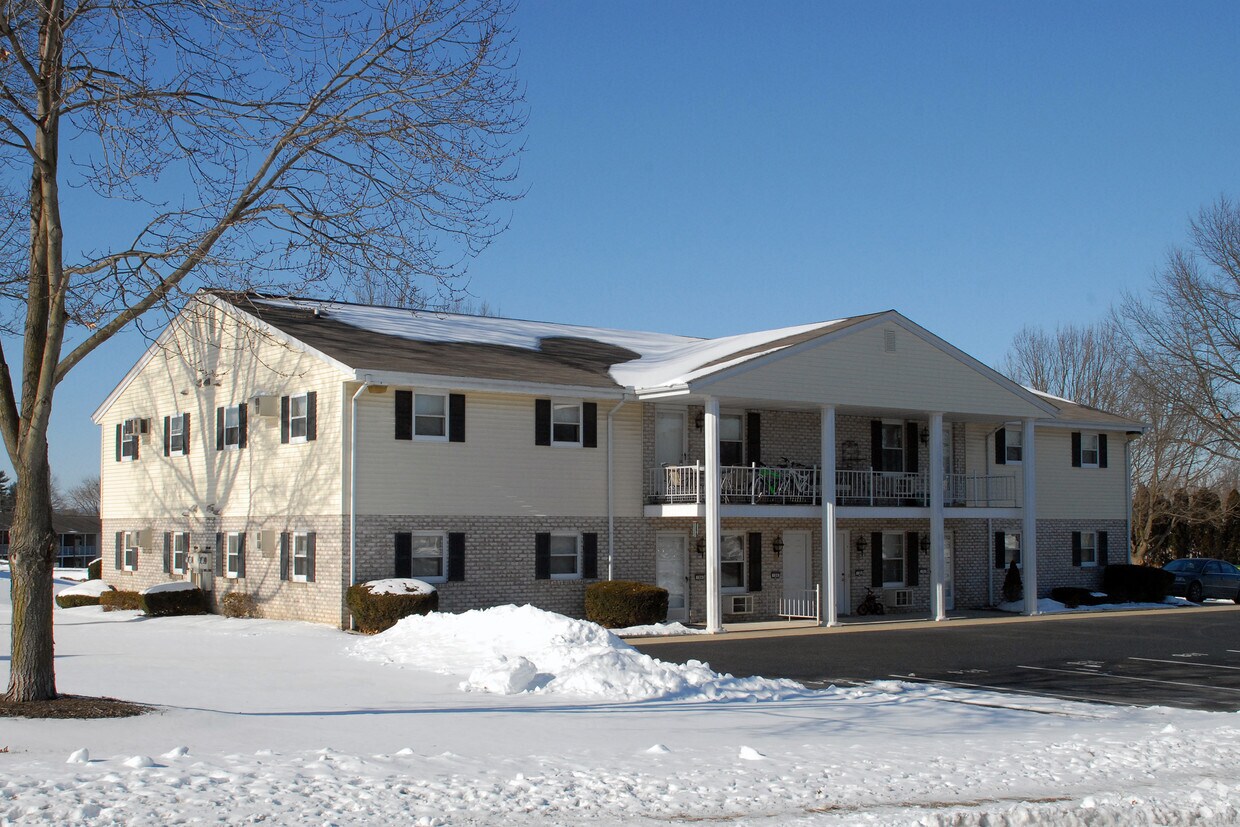 Primary Photo - 184 Colonial Dr