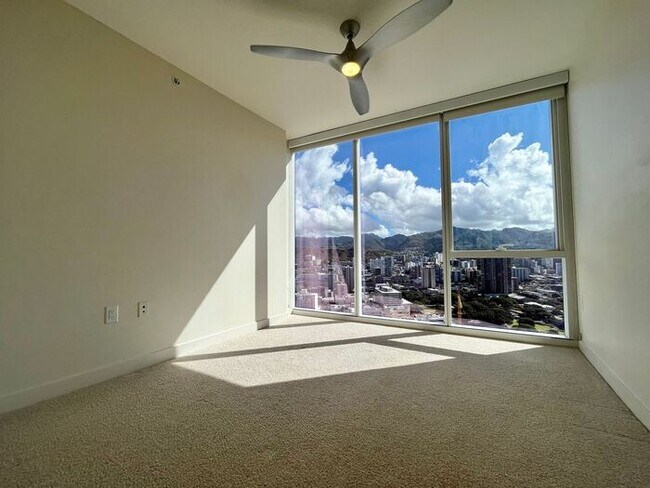 Foto del edificio - Symphony Honolulu: 2 Bed, 2 Bath w/ 2 Park...