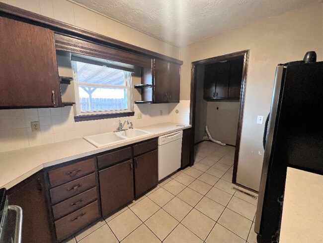 Building Photo - 1603 Timberline Dr
