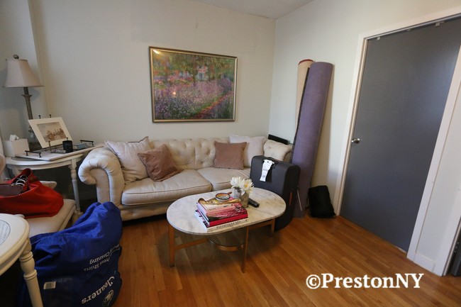 Foto del edificio - 132 Thompson St