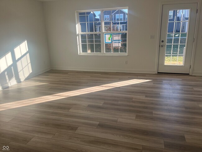 Foto del edificio - 6979 Adalene Ln