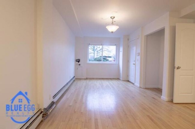 Building Photo - 3 bedroom in BELLEROSE NY 11426