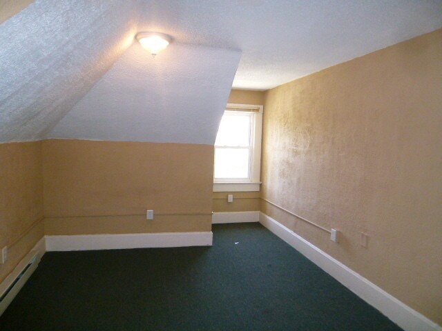 Building Photo - 832 S 4th St