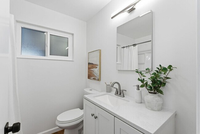 Foto del edificio - 446 Waddington Ave