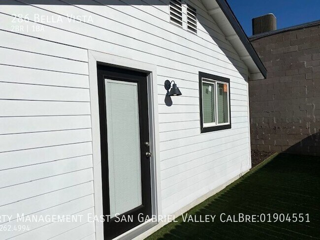 Building Photo - BRAND NEW STUNNING TWO BEDROOM BACK HOUSE ...