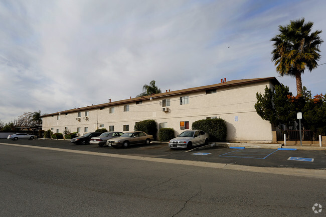 Foto del edificio - Perris Apartments