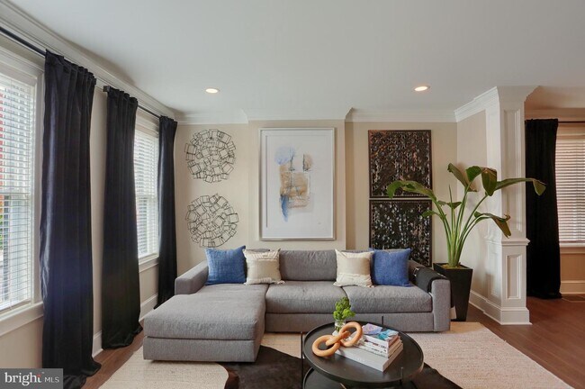 Foto del edificio - 351 Hall St