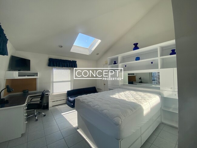 Building Photo - 79 Harvey St