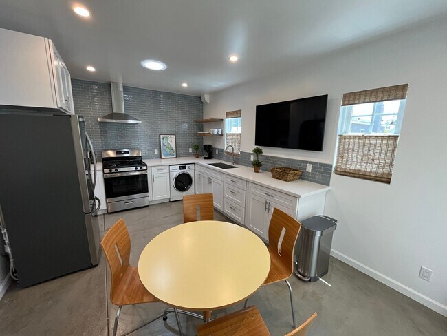 Building Photo - *Prime Westchester Location* Fully-Furnish...