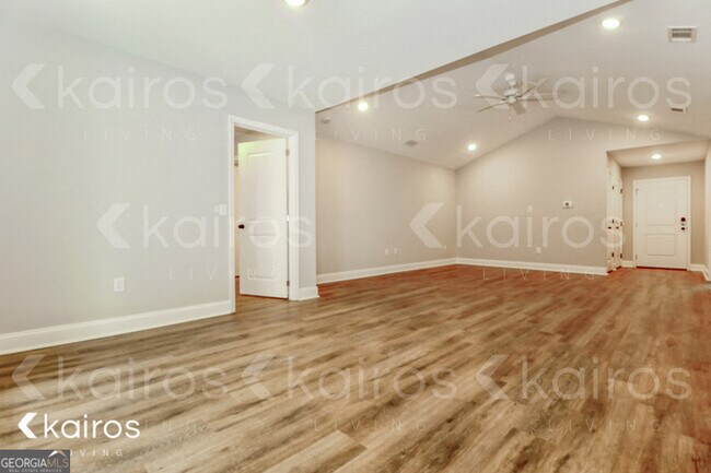 Building Photo - 153 Cottage Grove Rd