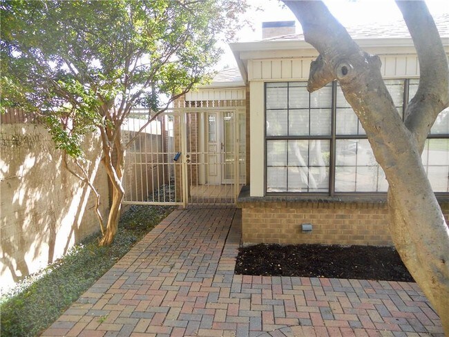 Building Photo - 44 Crown Pl