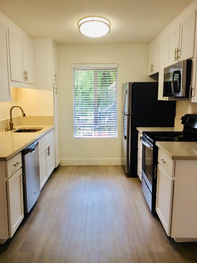 Building Photo - Sierra Regency Apartments