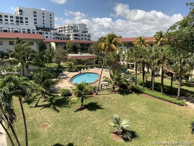 Foto principal - 8107 SW 72nd Ave
