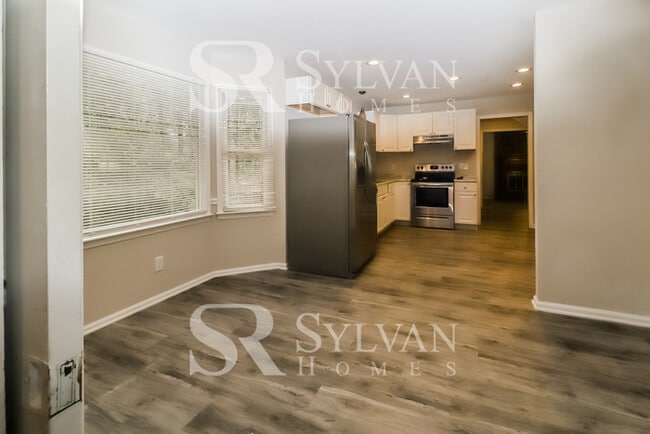 Foto del edificio - The living is easy in this 3 bedroom, 2.5 ...