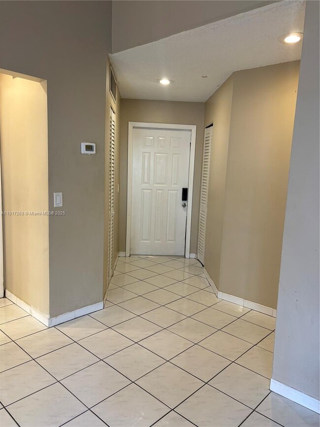 Foto del edificio - 6547 NW 170th Terrace