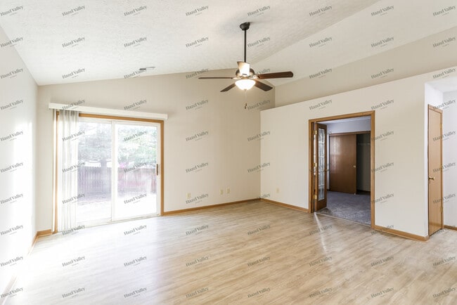 Building Photo - 6161 Kensington Glen Dr