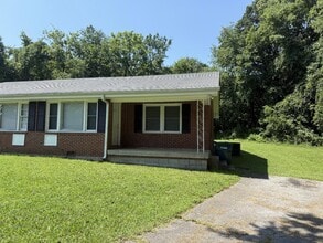 Building Photo - 1618 Trinity Cir