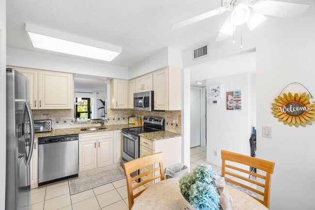 Foto del edificio - 7321 Amberly Ln