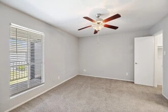 Building Photo - 10101 Forum Park Dr