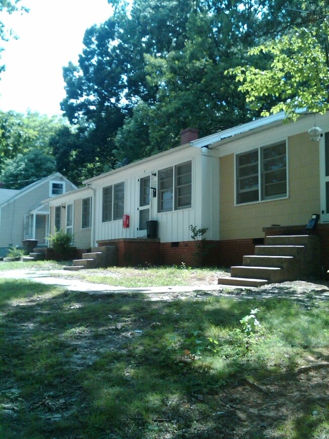 Building Photo - 1100 Willowbrook Dr Building Photo - 1100 Willowbrook Dr