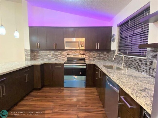 Building Photo - 1404 Congressional Way