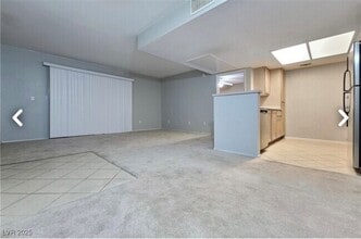 Building Photo - 8070 W Russell Rd