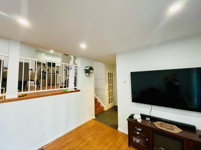 Building Photo - 134 Royalton Pvt