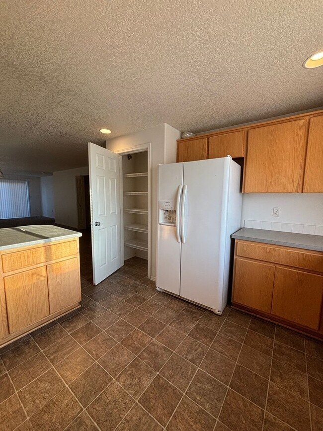 Building Photo - 3 Bed 2 Bath Home in Sage Point Area!